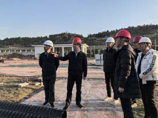县委书记张小川到县公交客运站调研