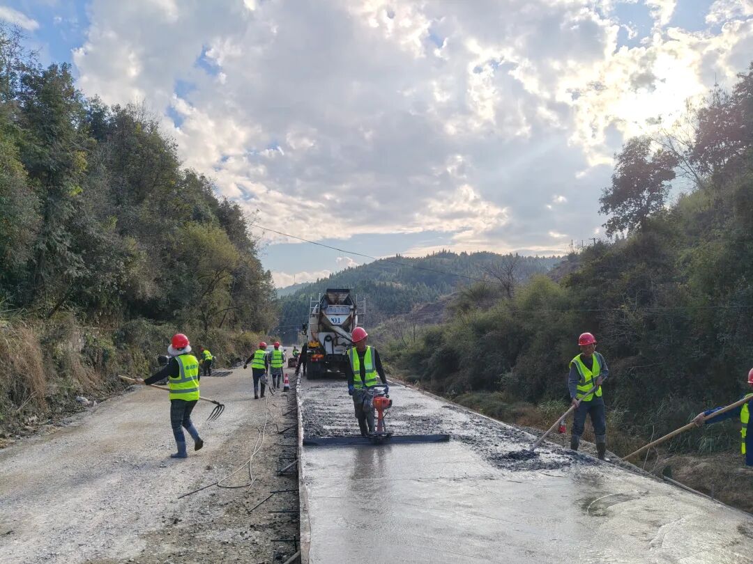 百日攻坚惠民生,路通网畅暖民心